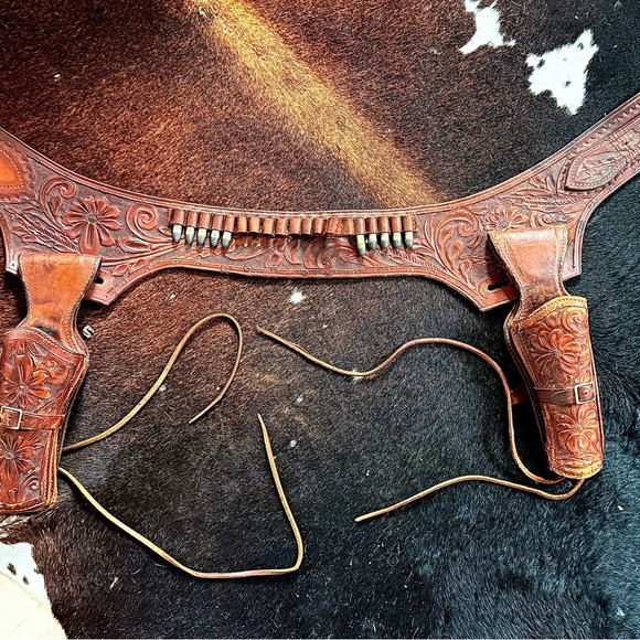 Brown Leather Western Holster Set - Picture 9 of 9